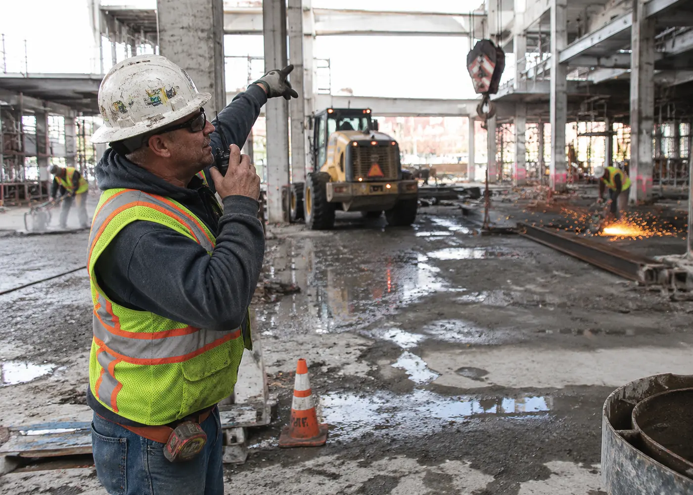 Tired of Shouting? Noise-Reducing Radios: Best Construction Communication Tool