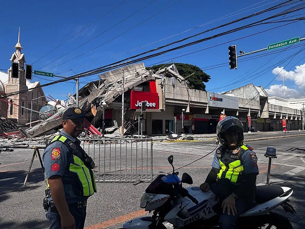 Emergency operations center and field command coordination following an earthquake